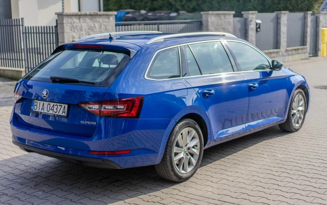 Skoda Superb cena 75000 przebieg: 153000, rok produkcji 2018 z Tolkmicko małe 154